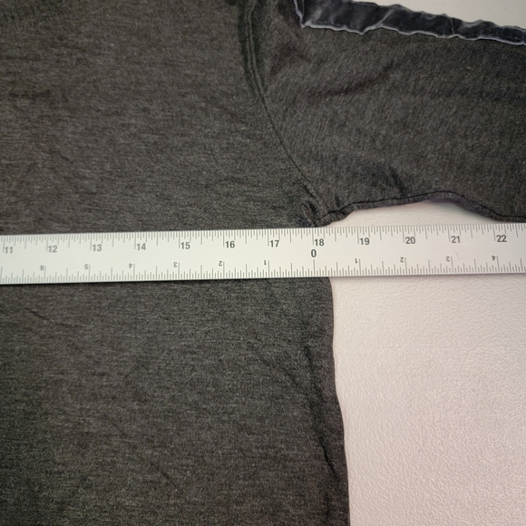 Philosophy Grey Charcoal Soft Top Crew neck Pullover Sweater Women's Size XS - Picture 4 of 6